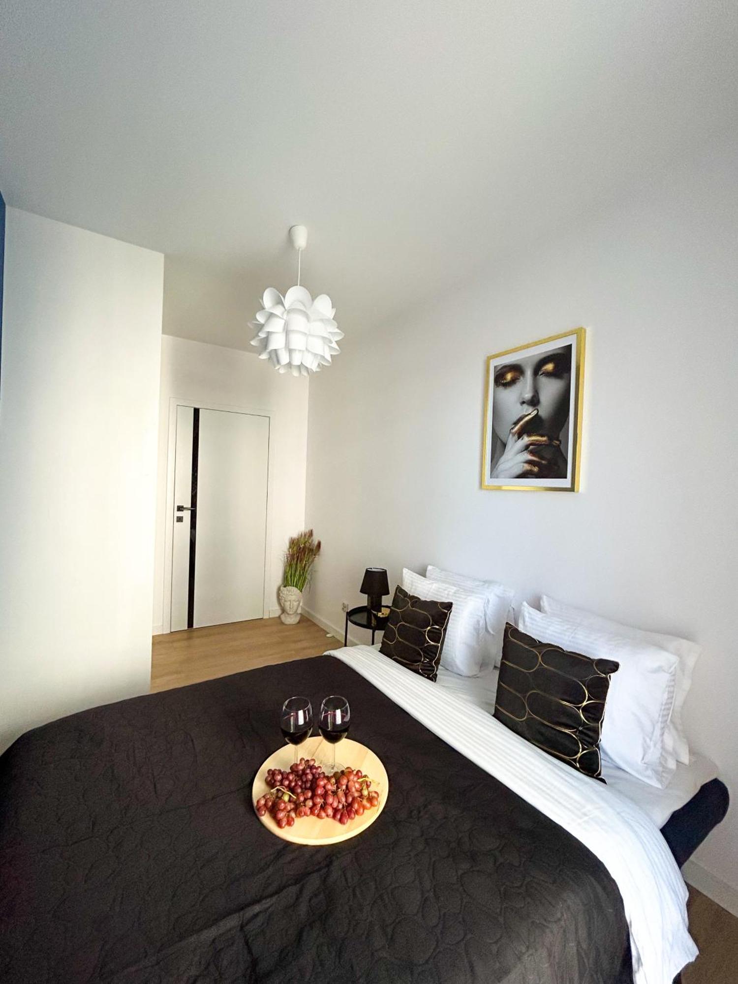 Lumina Stylish 3-Room Apart With Balcony Lodź Bagian luar foto