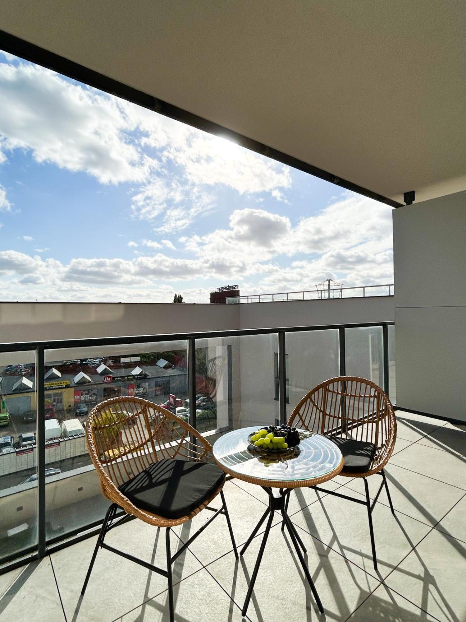 Lumina Stylish 3-Room Apart With Balcony Lodź Bagian luar foto