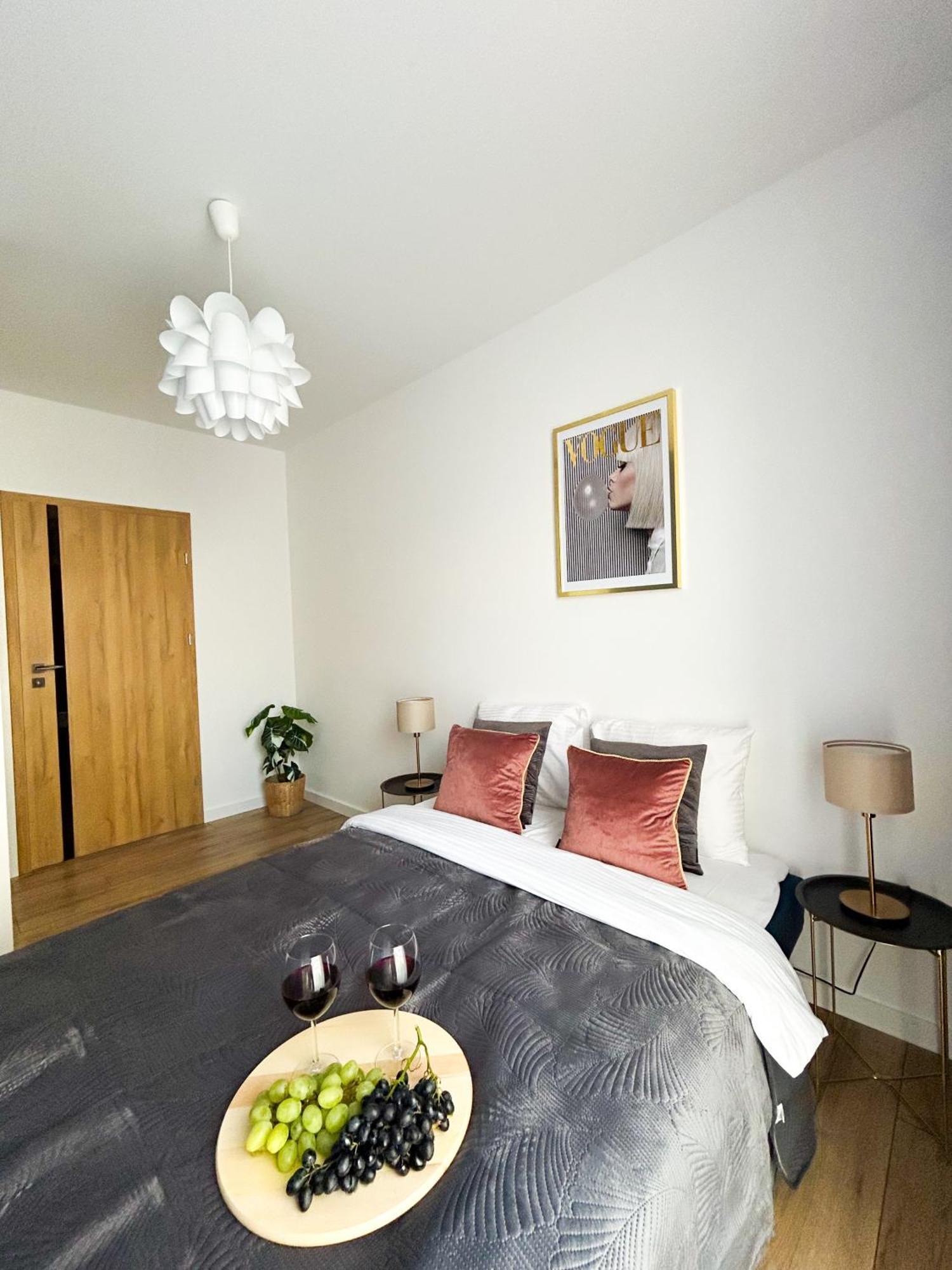 Lumina Stylish 3-Room Apart With Balcony Lodź Bagian luar foto